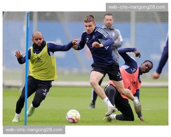 斯图加特vs汉堡,主队凭借恩达夫进球取得胜利 斯图加特vs汉堡,主队凭借恩达夫进球取得胜利